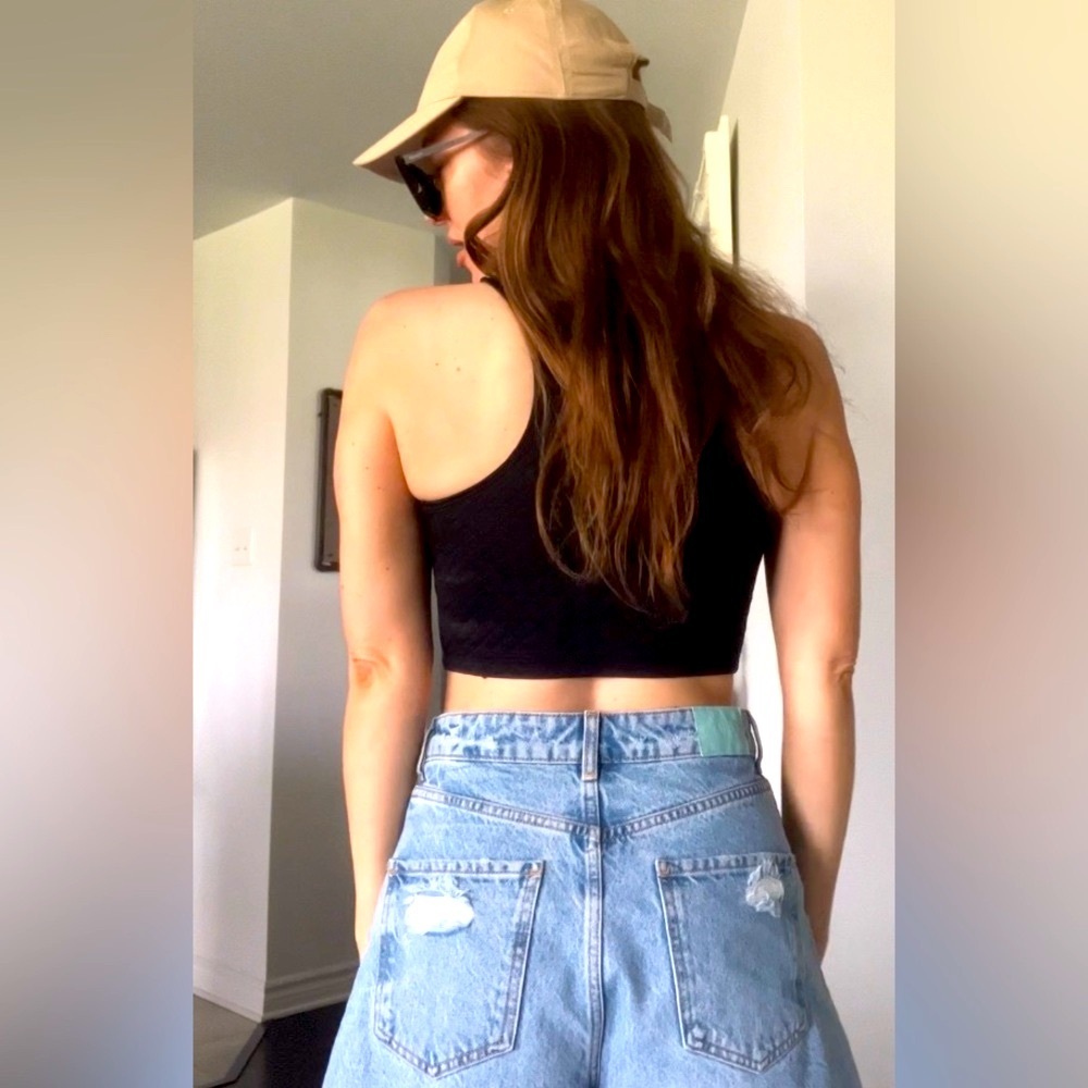 Black crop top​